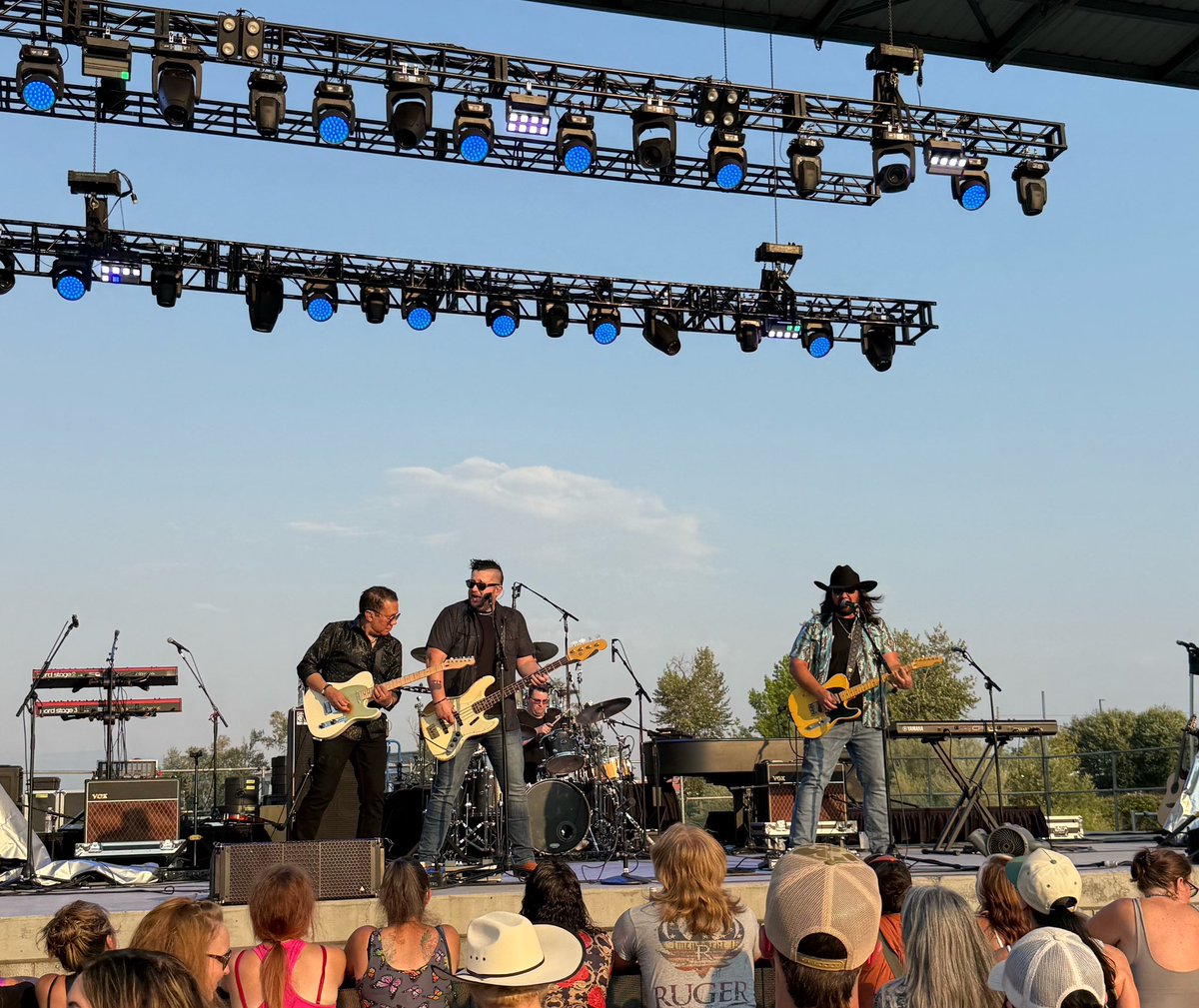 Dugger_Band's tweet image. Wow what a great first show in Oregon last night!! Thanks to the Jackson County Fair and Jo Dee Messina for having us out! #duggerband #tour #truecolors