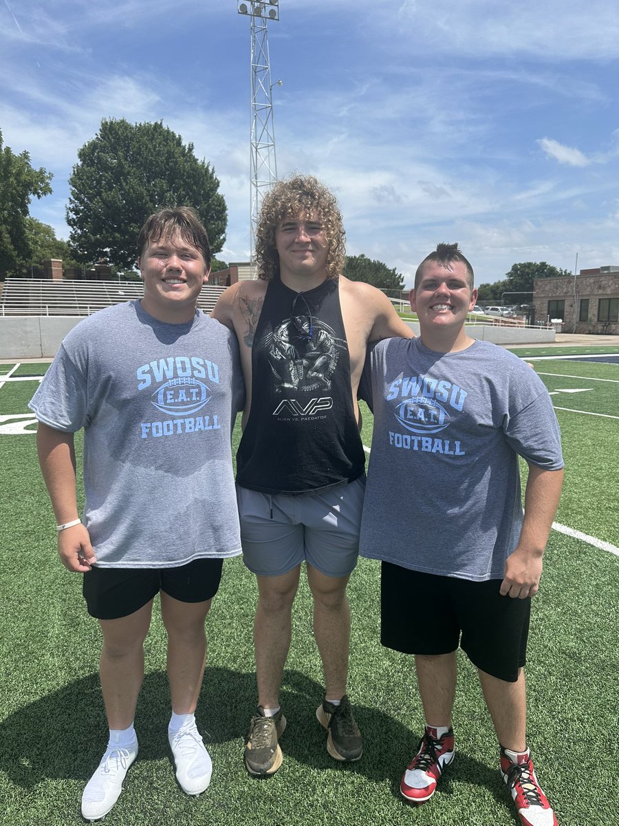 Van_Miller62's tweet photo. Had a great time at the SWOSU football camp. Loved how the coaches encouraged and made everyone better. @RecruitMustang @CoachLeeBlank @coachmac_ @JRConrad64 @BooneFeldt #WinToday #EAT #TMRollsDeep https://t.co/x3Uf2aHYKb
