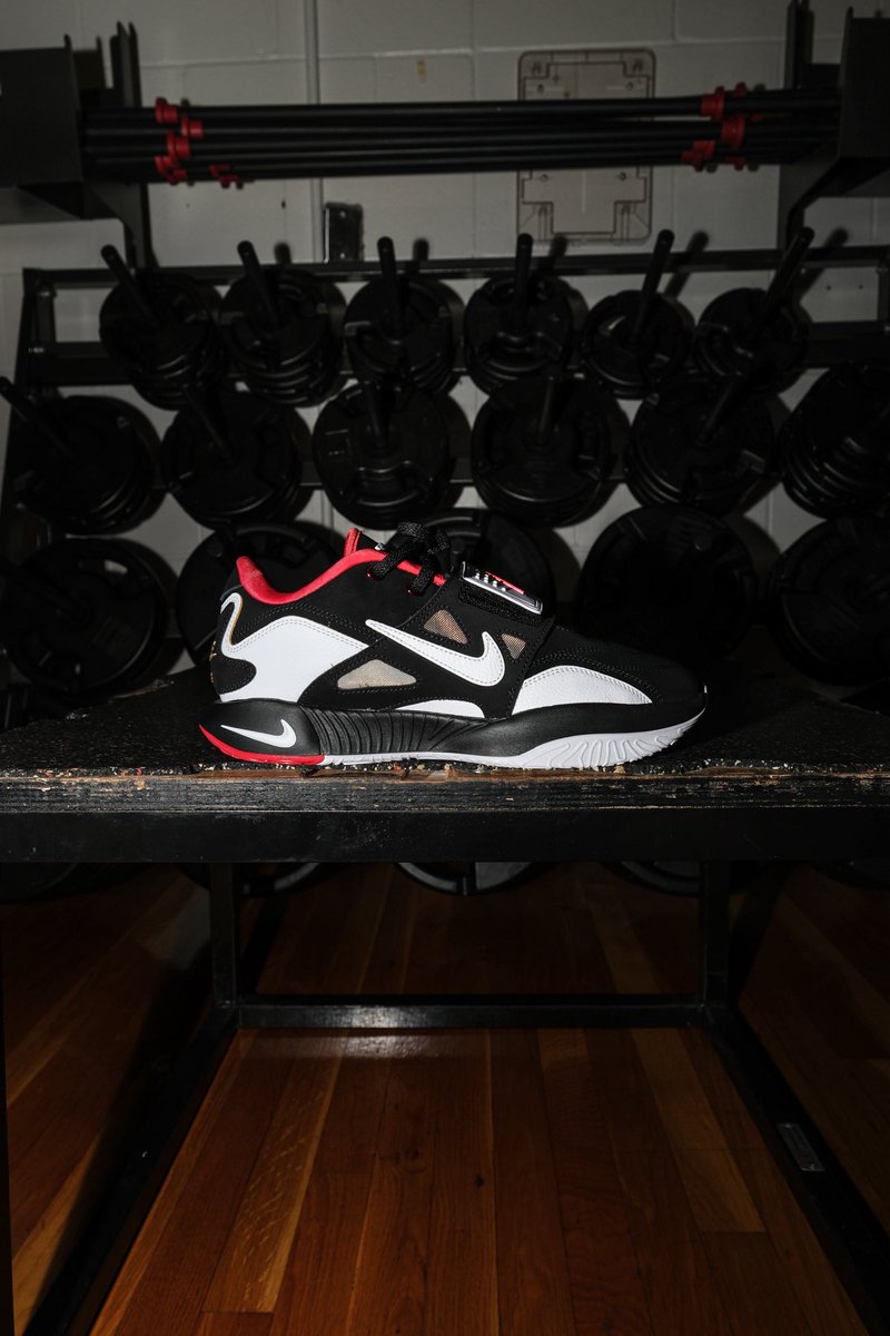 Available now online : 
Nike Lebron XXI “Prime 93”
BLACK/WHITE-FIRE RED 
HQ3480-001 $210.00 in mens 9-14

All order come with a dirty white nike sock that Phil wore in 2015 when he was rockin wif Nike… toe jam an fat sweat stains included 
Click the link

unheardofbrand.com/collections/fr…