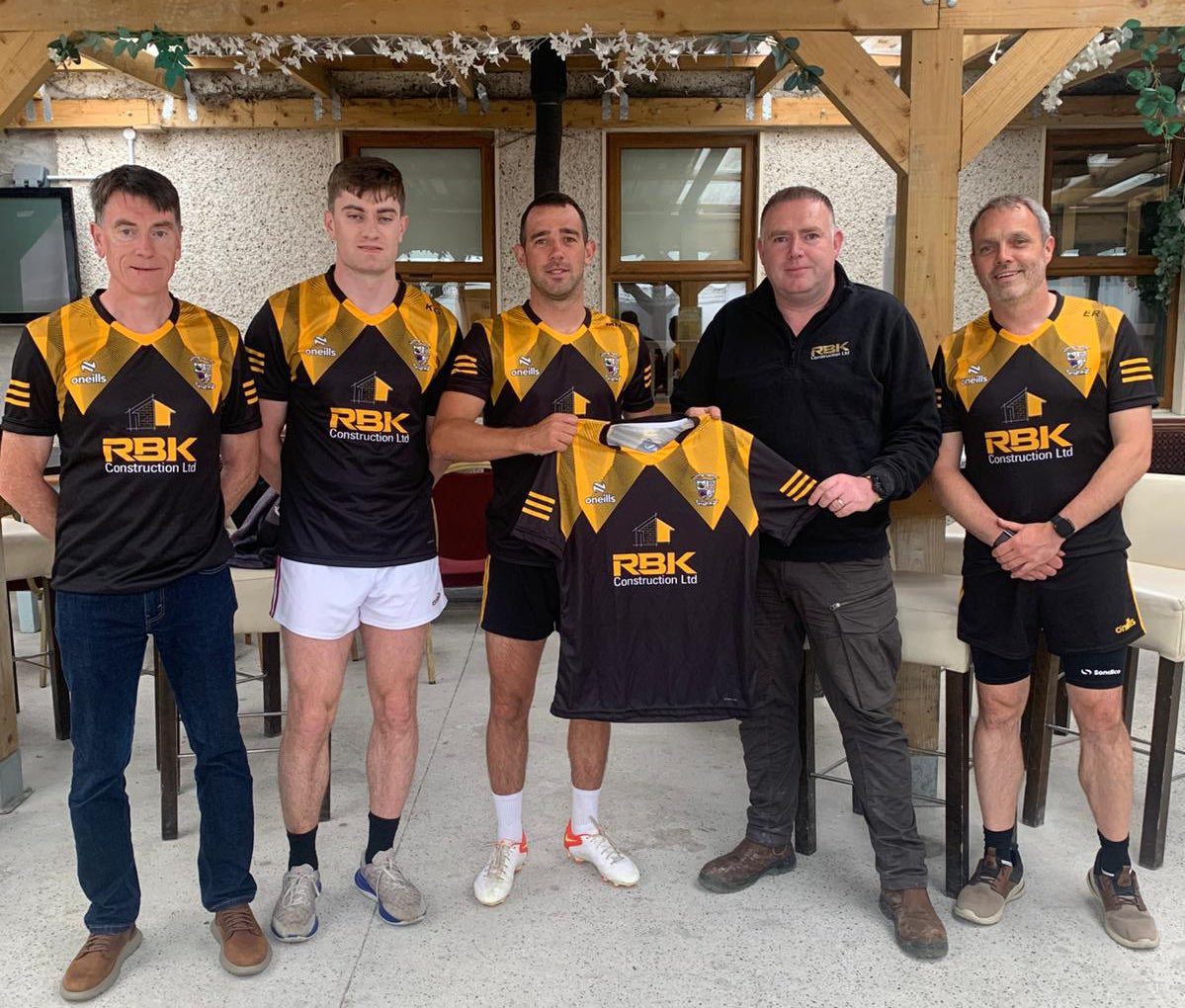 ClogherinkoeGAA's tweet image. Thank you Ray Kelly of RBK construction ltd for the generous sponsorship of training tops. It is very much appreciated. Pictured at the presentation is Club Chairperson Seamus Galligan, Vice Captain Killian Galligan, Captain Bluey Nolan, Ray Kelly and Selector Eoin Robinson.