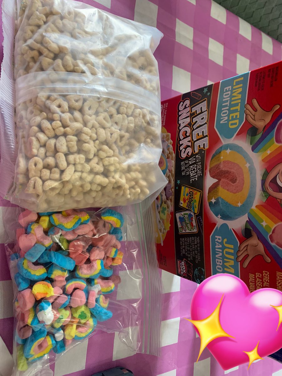proxyjun's tweet image. my mom thinks im weird for seperating the marshmallows in the lucky charms but theure gross💔