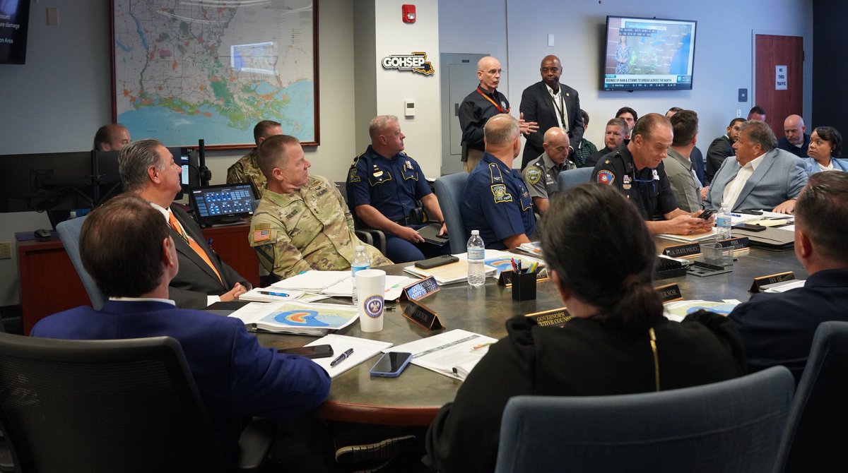 FEMARegion6's tweet image. 🤝 FEMA Region 6 Acting Regional Administrator, Gerard Stolar, met with @GOHSEP to align on 2025 hurricane planning and preparedness.
Strong partnerships = stronger communities.
#HurricanePrep #FEMARegion6 #GOHSEP #EmergencyManagement