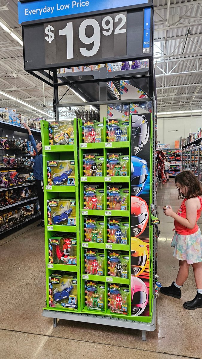 Ranger_Liz's tweet image. Found the new Power Rangers display!
Did I buy the morpher? 💸😘