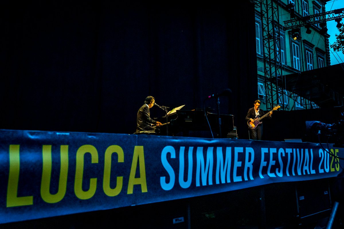 LuccaSummerFest's tweet image. Nick Cave, Colin Greenwood, solo due persone sul palco, due giganti, e una notte che ricorderemo per sempre.

#LSF25

Foto di Francesco Prandoni