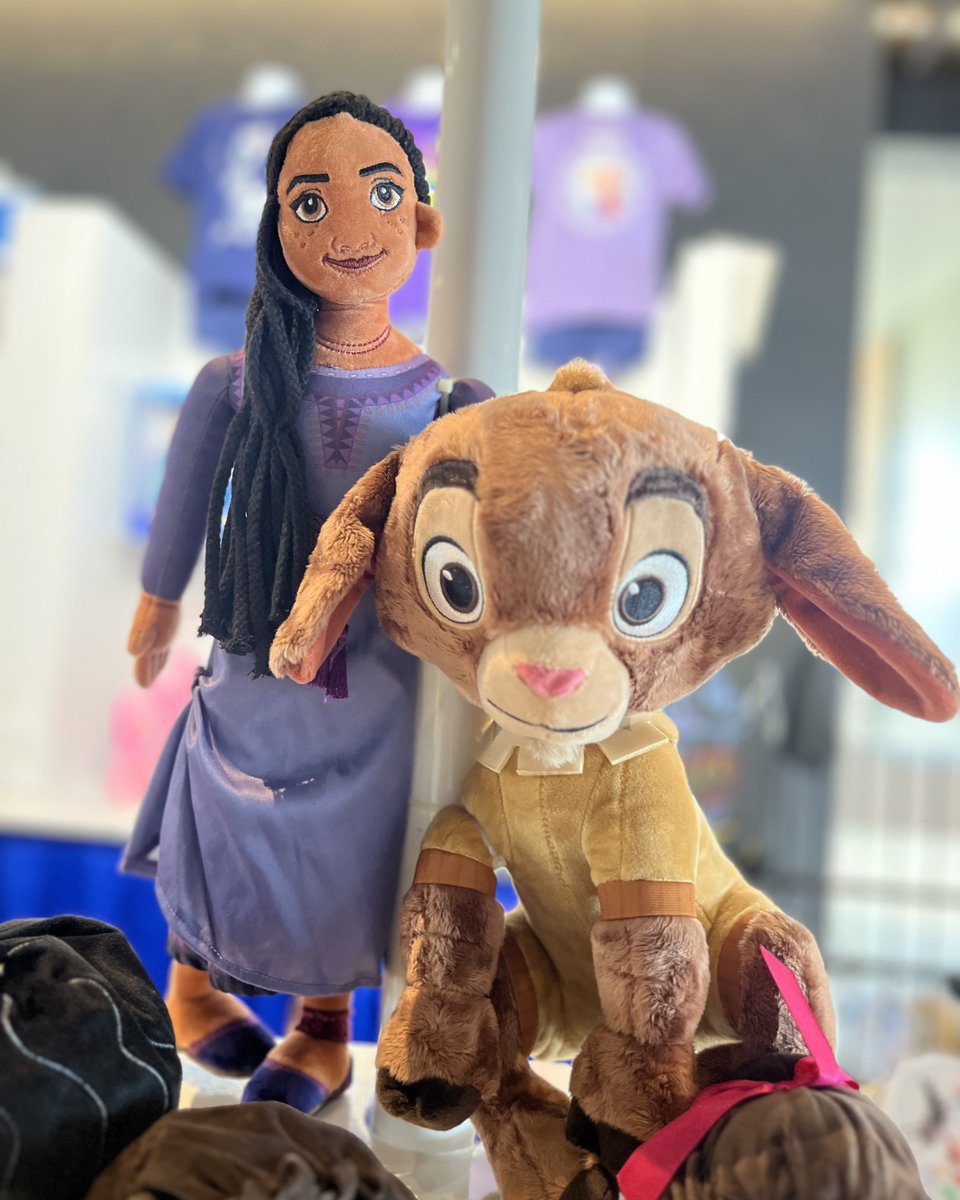 JPDisneyOnIce's tweet image. 🎉東京公演いよいよ明日開幕!🎉
#ディズニーオンアイス 東京公演が **7月19日(金)** から有明アリーナでスタート✨
氷上に広がる夢と感動の世界⛸️💫 家族みんなで楽しめる夏の思い出に🌟
🎁 会場限定グッズも販売中!
ここでしか手に入らないオリジナルアイテムをお見逃しなく🎀
🎫…