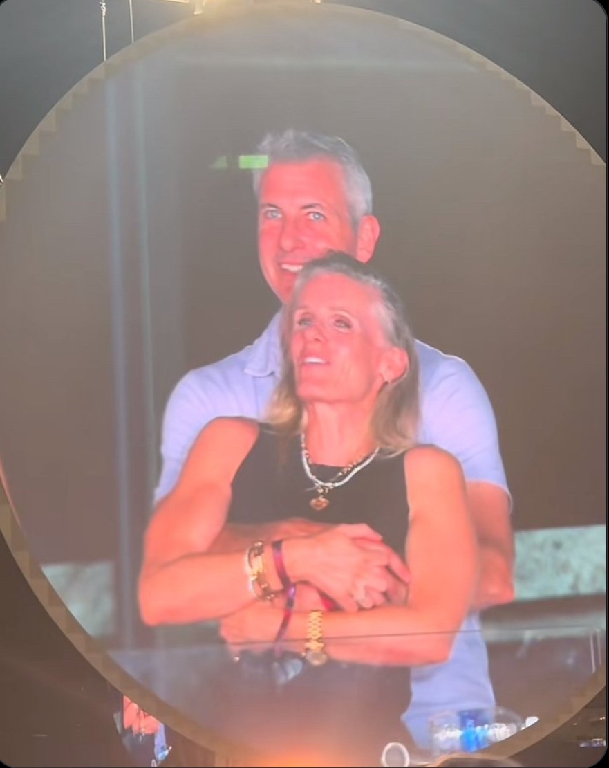 Translation: we were having a wonderful time staring at the OTHER people on the kiss cam at a public concert but how dare you show US in the kiss cam #PuttingTheAssInAstronomer