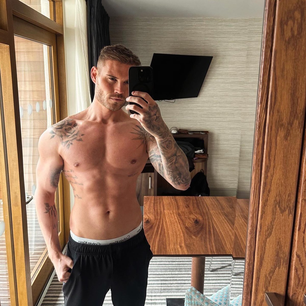 Shane West tweet media
