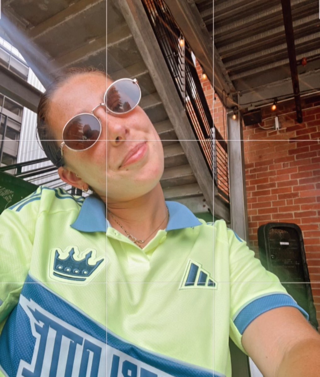 Can officially confirm the new kits are ⚡️⚡️

Thanks <a href="/CharlotteFC/">Charlotte FC</a> I’m obsessed