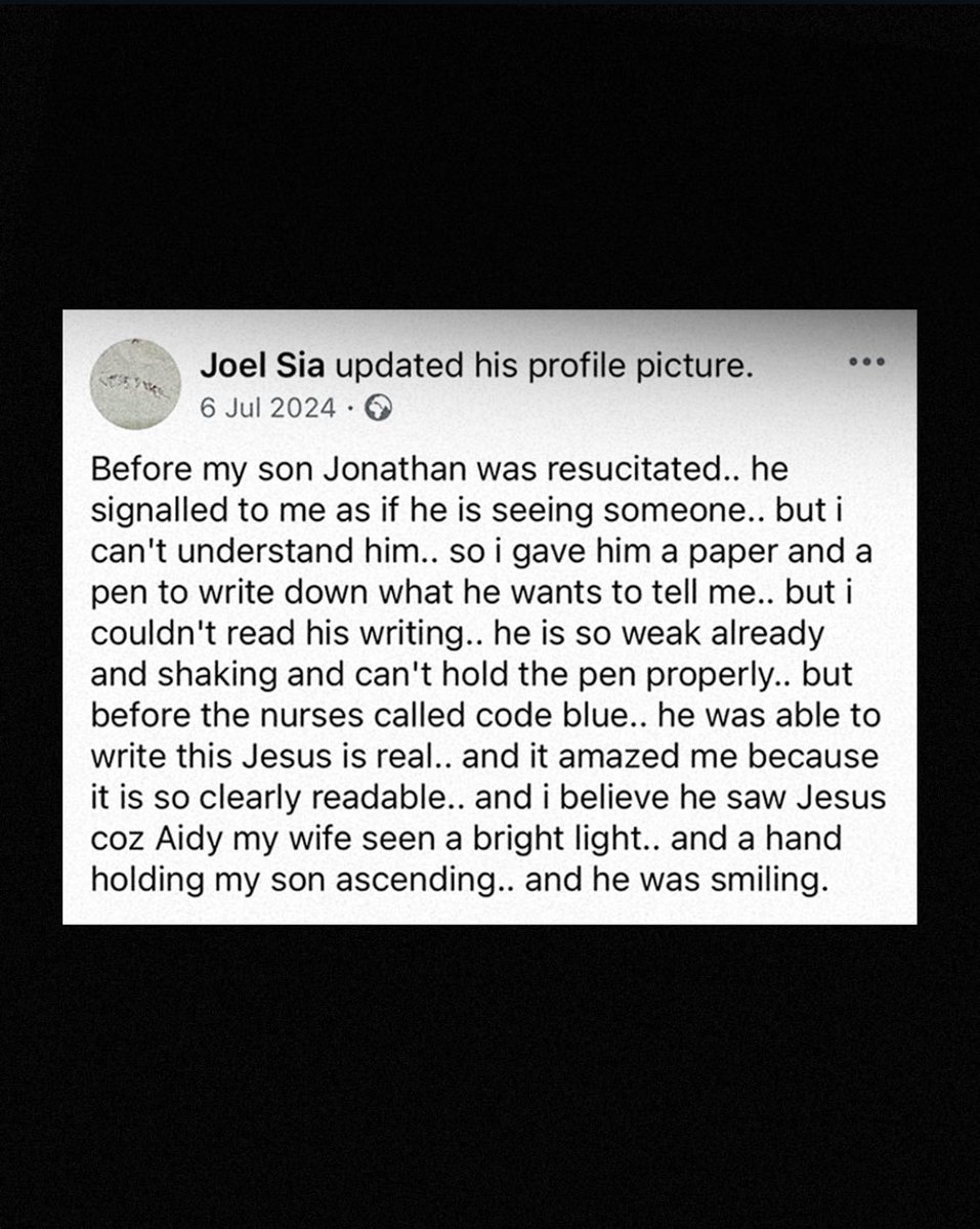 Biz_thoughtss's tweet image. Jonathan was lying in a hospital bed in front of his father Joel, trying to tell him something — but his dad couldn’t understand. So he handed Jonathan a sheet of paper and a pen so he could write down what he wanted to say.
And Jonathan wrote: “Jesus is real.”