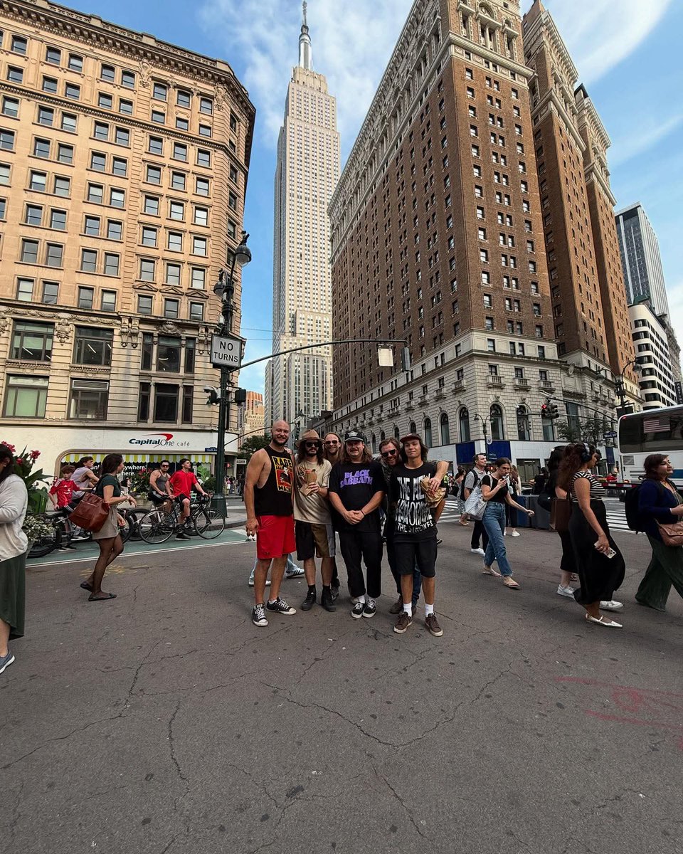 SparrowBlueBand's tweet image. The boys had a wicked time in #nyc yesterday 🗽 Tonight we rock Midway Cafe in Boston with @whytryboston ! Come for 6pm. GET READY TO ROCK! 🤘🇺🇸🤘
#timessquare #manhattan #empirestatebuilding #boston #massachusetts #rocknroll #tour #music #partytime #viral #guitar #bass #drums…