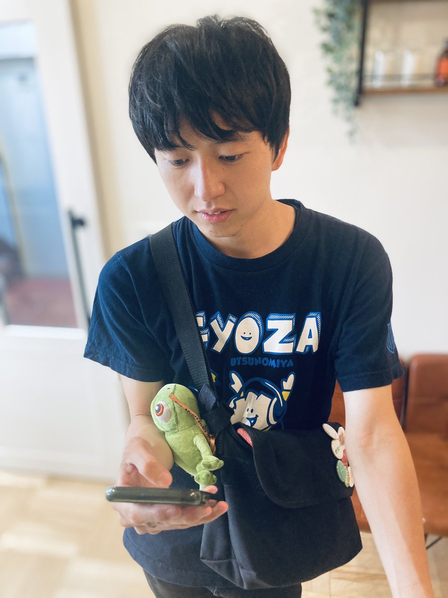 WooooSUNSUN's tweet photo. おはようーさん！

髪の毛を切りました💇‍♂️
｢夏の爽やかウーさん｣
の出来上がり👏

心も身体も若返らせてアクティブに😎

ということで！(？)
本日、17:00頃！お知らせがあります！
とてもお待たせしてしまいましたが…💚

ワクワクを絶やさずにやっていこー🤞
今日も今日とて！

 #ボリビーラ https://t.co/Dn2eRZ0PMD
