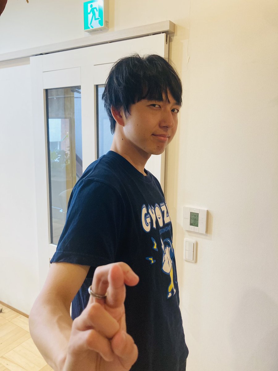 WooooSUNSUN's tweet photo. おはようーさん！

髪の毛を切りました💇‍♂️
｢夏の爽やかウーさん｣
の出来上がり👏

心も身体も若返らせてアクティブに😎

ということで！(？)
本日、17:00頃！お知らせがあります！
とてもお待たせしてしまいましたが…💚

ワクワクを絶やさずにやっていこー🤞
今日も今日とて！

 #ボリビーラ https://t.co/Dn2eRZ0PMD
