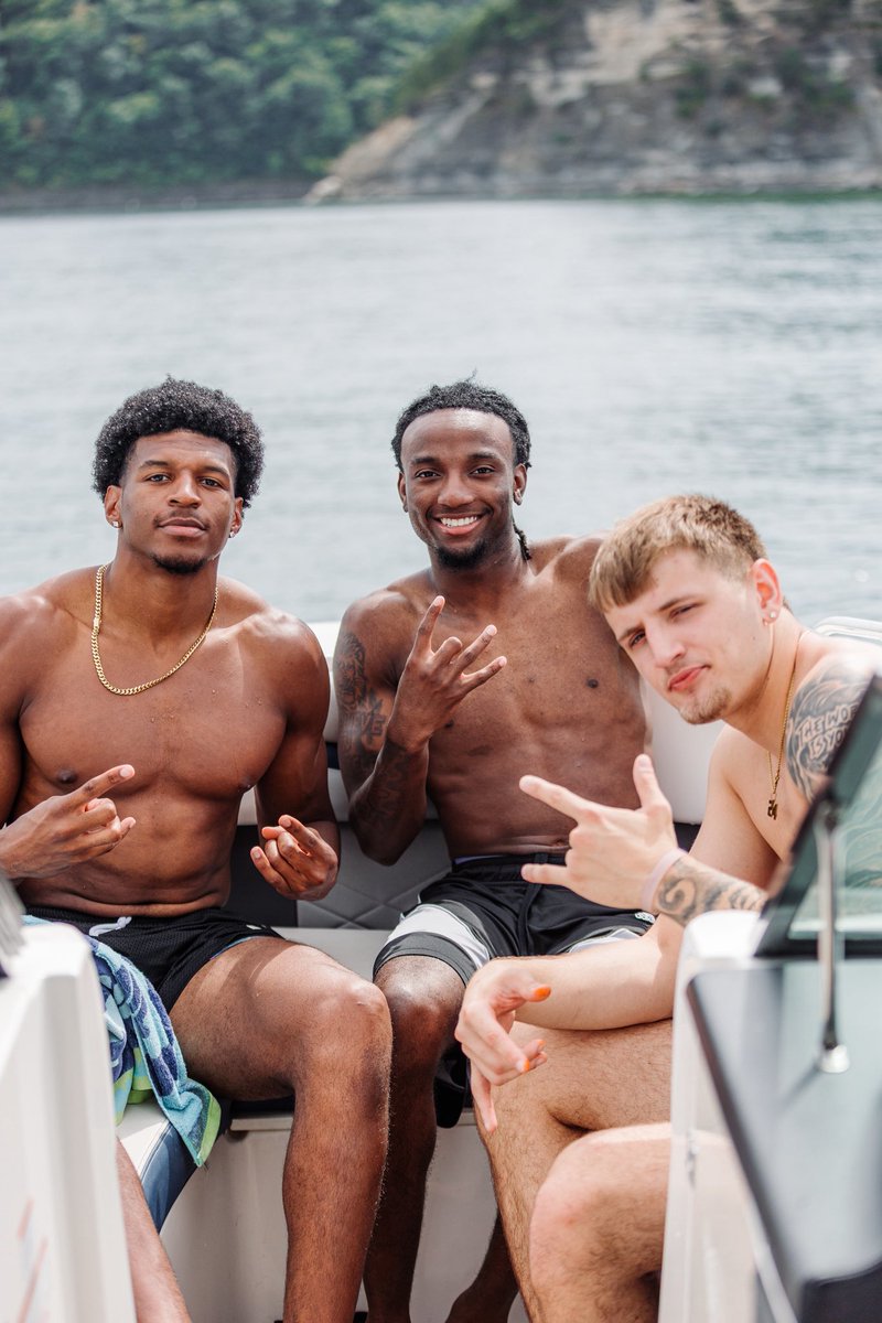 EKUHoops's tweet image. Great day at the lake!
Team building starts now.
#𝗠𝗼𝘀𝘁𝗘𝘅𝗰𝗶𝘁𝗶𝗻𝗴𝟰𝟬𝗠𝗶𝗻𝘂𝘁𝗲𝘀𝗜𝗻𝗦𝗽𝗼𝗿𝘁𝘀