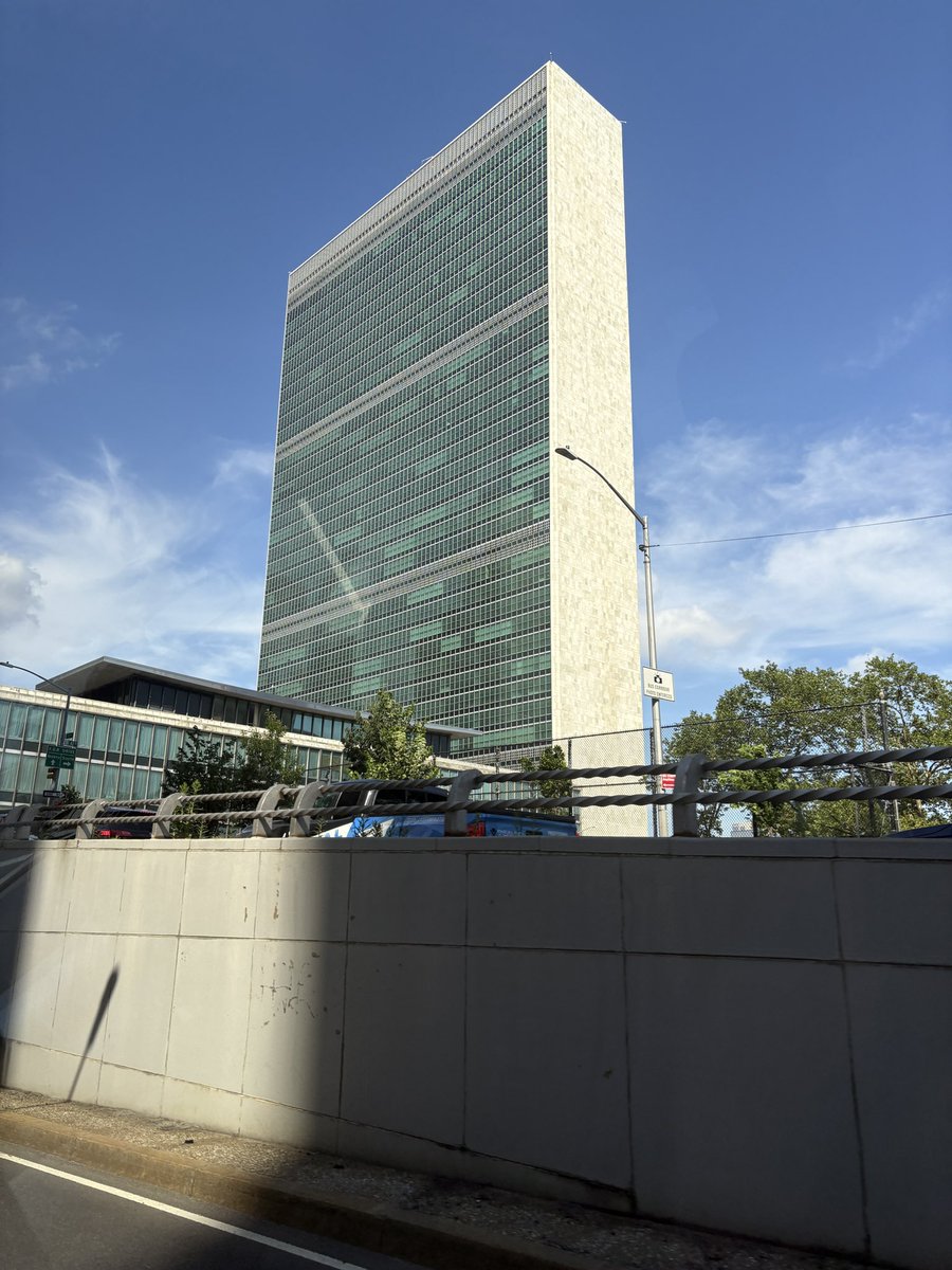 SDoughtyMP's tweet image. At the UN in New York, I attended informal talks with all parties to work towards progress which benefits all Cypriots.
As a guarantor power, the UK is committed to @UN process on settlement. I welcome commitment from all sides to continue discussions & work with envoy Holguín.