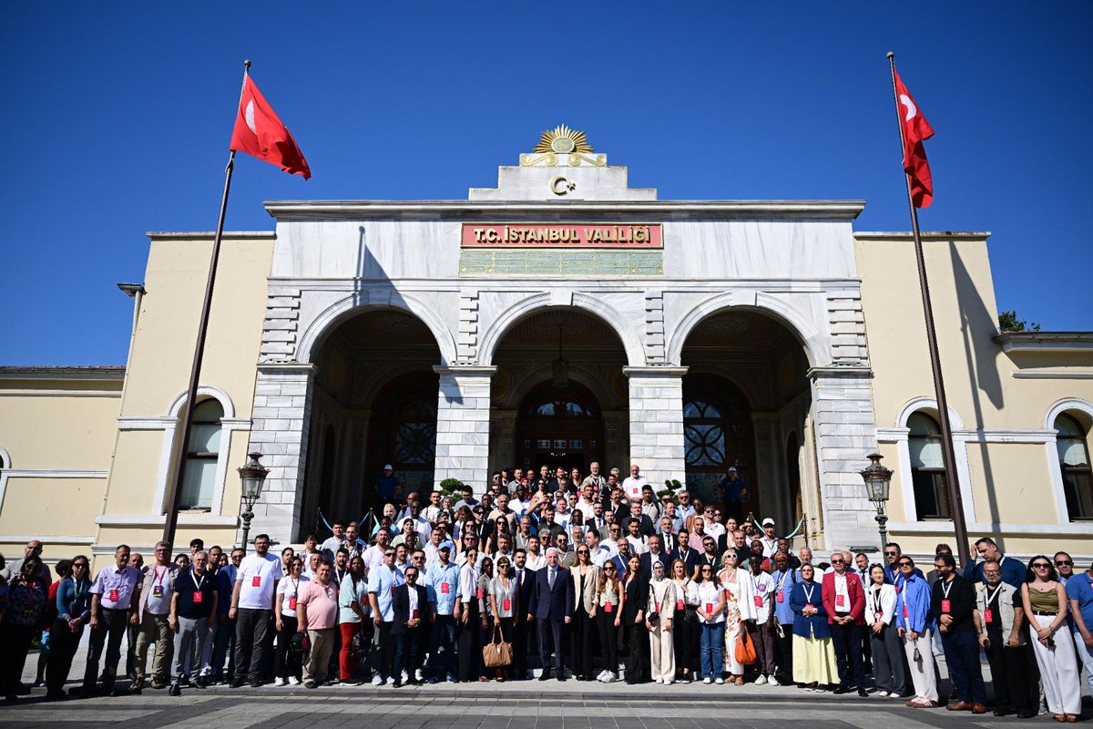 Cumhurbaşkanlığı İletişim Başkanlığımız tarafından İstanbul'da "15 Temmuz Demokrasi ve Millî Birlik Günü Medya Programı" düzenlendi. 

Zaferin Adı Türkiye 🇹🇷

iletisim.gov.tr/turkce/duyurul…