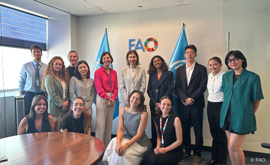 FAO in New York (@faonewyork) on Twitter photo .<a href="/FAONewYork/">FAO in New York</a> welcomed youth for an engaging briefing on <a href="/FAO/">Food and Agriculture Organization</a>'s 🆕 report 'The Status of Youth in Agrifood Systems', with <a href="/LM_Phillips/">Lauren M. Phillips</a> highlighting key opportunities, outcomes & policy options to engage youth in agrifood systems & #MoveFoodForward.
📗🔗doi.org/10.4060/cd5886… .<a href="/FAONewYork/">FAO in New York</a> welcomed youth for an engaging briefing on <a href="/FAO/">Food and Agriculture Organization</a>'s 🆕 report 'The Status of Youth in Agrifood Systems', with <a href="/LM_Phillips/">Lauren M. Phillips</a> highlighting key opportunities, outcomes & policy options to engage youth in agrifood systems & #MoveFoodForward.
📗🔗doi.org/10.4060/cd5886…
