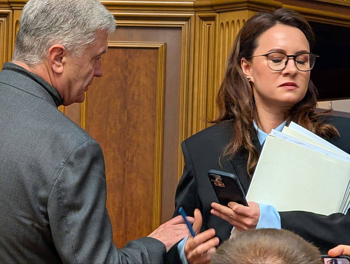 sholtys_ua's tweet image. коли все життя мріяла про багатого папіка, але от не конкретно про цього