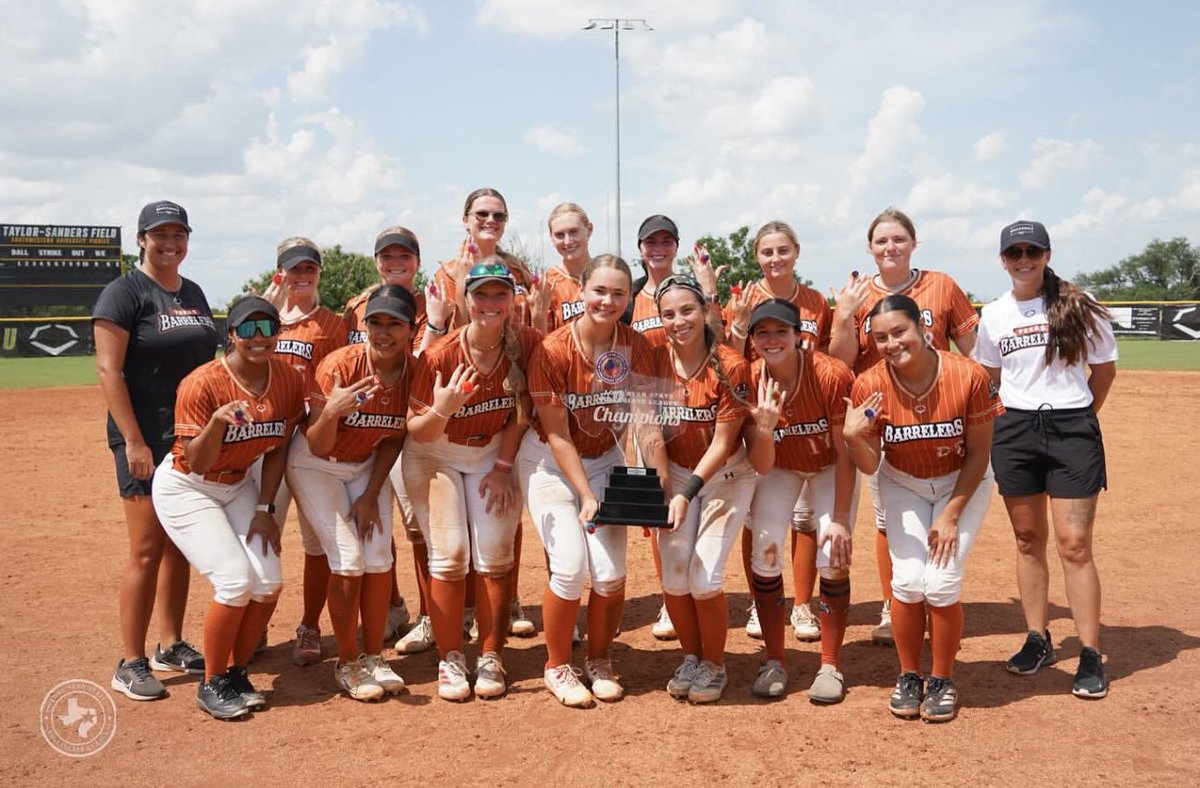 CoachCRex's tweet image. So proud of this team!! Barrelers showed up and did that thing this summer! @lonestarleague @ACLcollegiate  #champions 💪🛢️🏆 #lovethisteam
