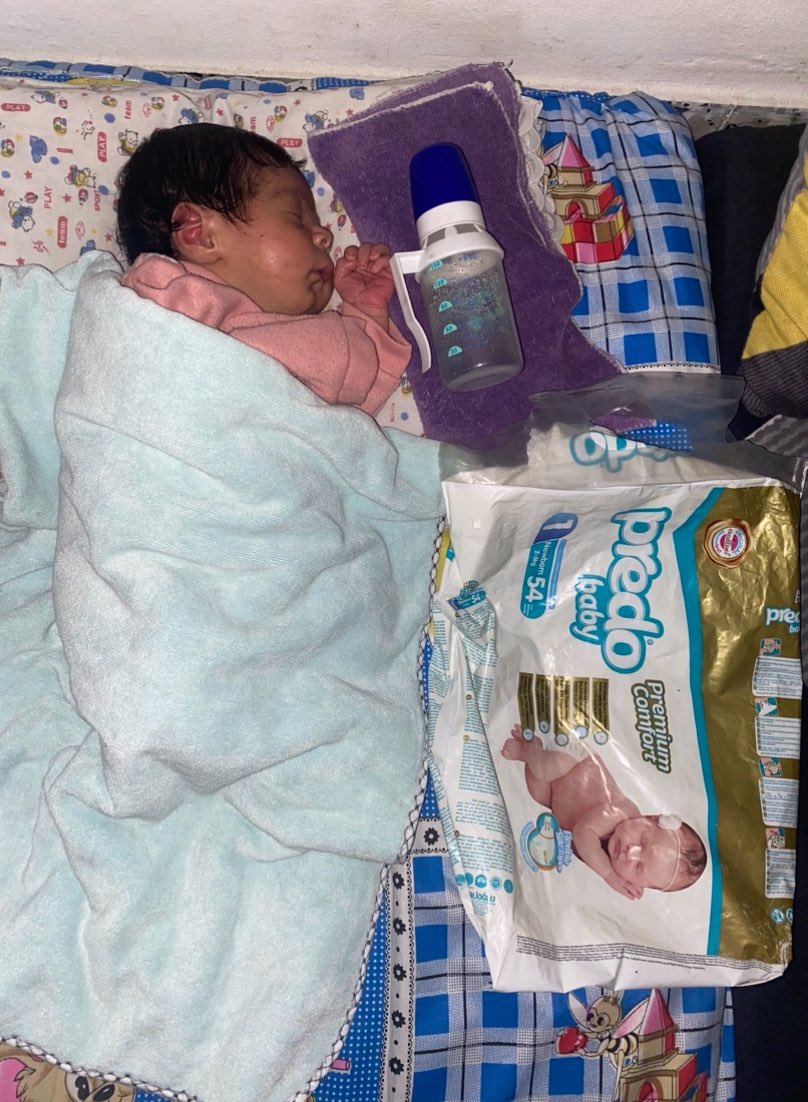 Bebeğim Ali henüz bir aylık bile olmadı,
15 gündür bir damla süt içmedi.
Kucağımda açlıktan ağlıyor… ama elimden hiçbir şey gelmiyor.
Tek isteğim bir kutu mama… sadece bir kutu, onu biraz olsun rahatlatmak için.

Bu mübarek Cuma gününde,
Merhametli yüreklere sesleniyorum…