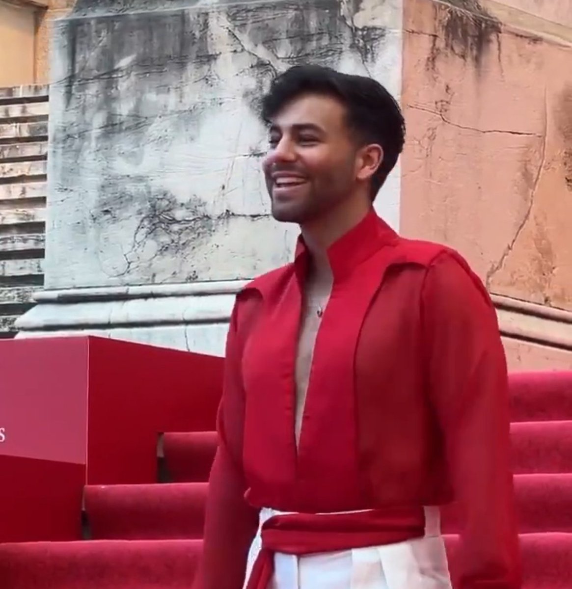 Sionyta's tweet image. Si es que el muchacho vale pa modelo, pues se dice:
&quot;@Agoney vales como modelo&quot;

Está semana esta especialmente GUAPO.

#Netflix
#PremiosModaRTVE