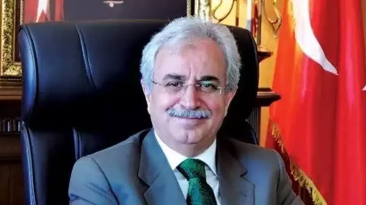 Erzurum Teknik Üniversitesi Kurucu Rektörü ve YÖK üyesi Prof. Dr.  Muammer Yaylalı hocamızın vefatını büyük bir üzüntüyle öğrendim. Kendisinin bir dava insanı ve iyi bir müslüman olduğuna şahitlik ederim. Rabbim mekanını cennet eylesin.