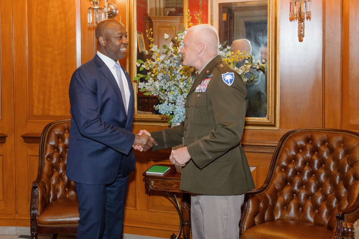 SenatorTimScott's tweet image. I had the pleasure of meeting South Carolina’s newly confirmed Adjutant General, Major General Robin Stilwell. He has gone above and beyond the call of duty to keep our communities safe. Thank you for your service!