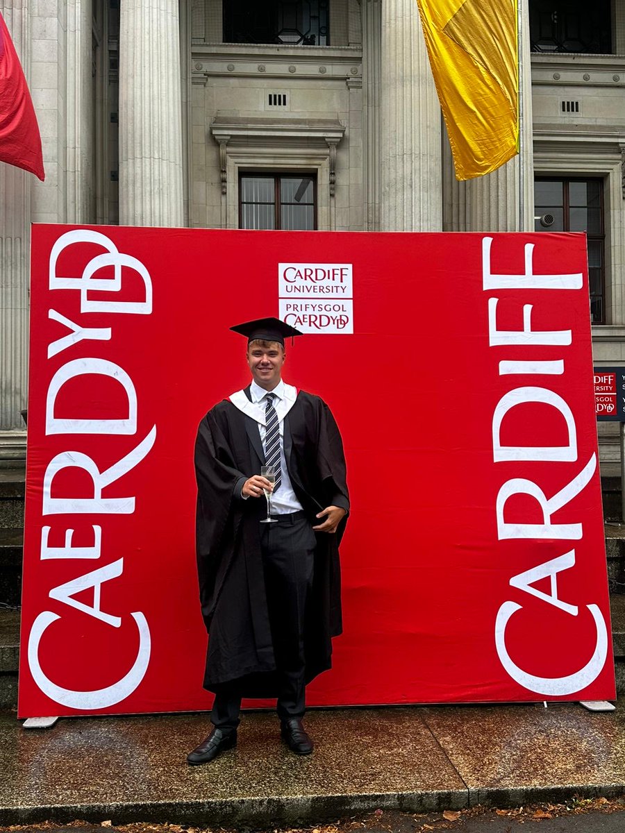 RedheadSimon's tweet image. So very proud of this lad.  Worked incredibly hard and the story continues next year with a Masters.