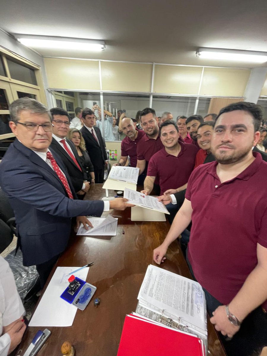 🔴DERECHO UNA: INSCRIBEN CANDIDATURAS BUSCANDO "DESTERRAR SISTEMA MAFIOSO" QUE MANEJA HACE 14 AÑOS LA FACULTAD 

◾Con un acto multitudinario, el Movimiento Renovación Gremial oficializó sus candidaturas a los principales órganos de gobierno de la Facultad de <a href="/derechouna1889/">Fac. de Derecho UNA</a>  de