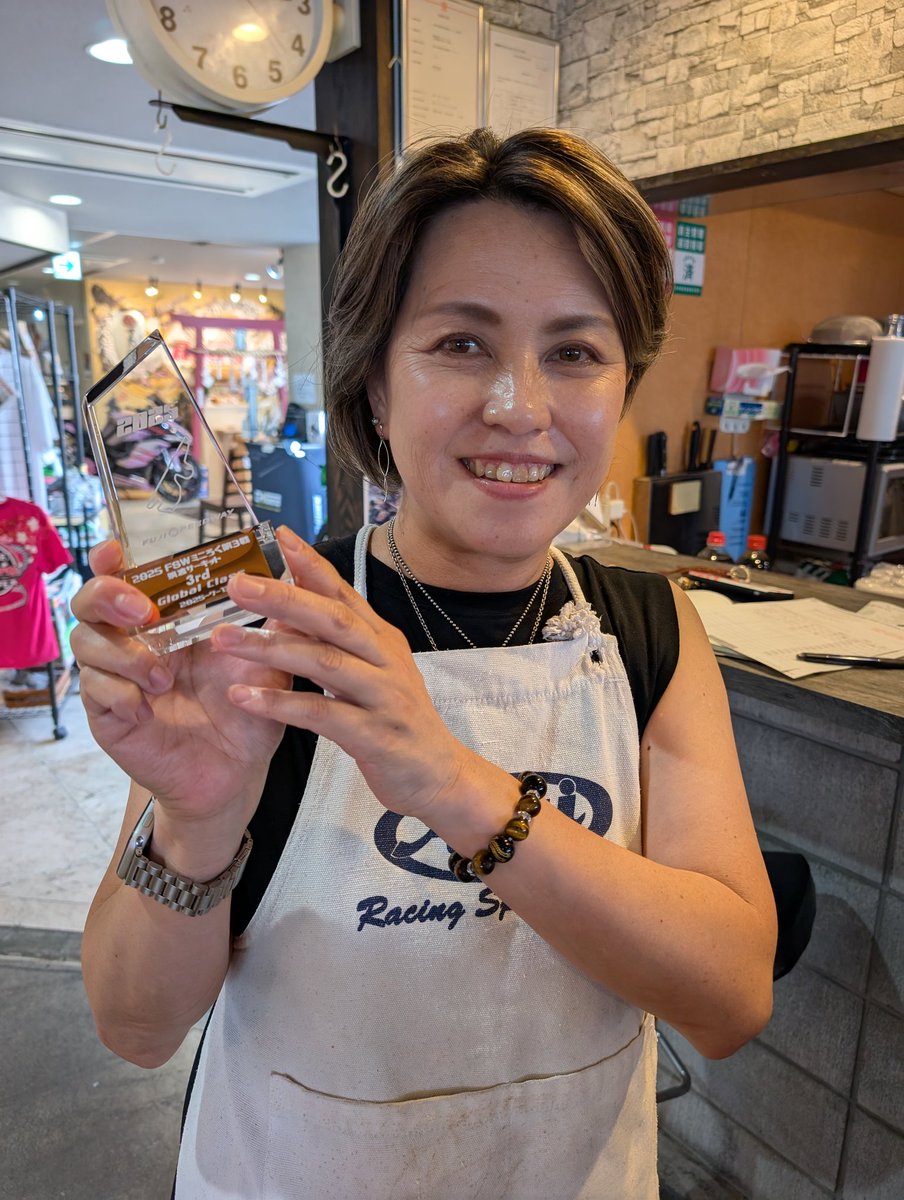 mugiGohandayo's tweet photo. リバティに寄って@riberty_fumiさんに入賞報告とト��フィーを飾ってきました🏆️🏆️🏆️
#ミニろく筑波戦
#POXLCAFERacing
#RB_Riberty https://t.co/ulouLqEovC
