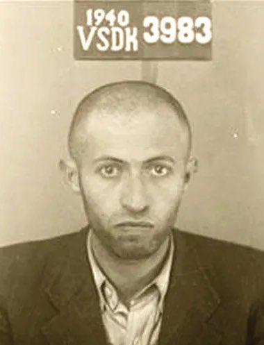 curatorWH's tweet image. In 1940, Menachem Begin was arrested by the Soviet NKVD in Vilna for his Zionist activism with Betar. Seen as a political threat and accused of being a “British agent,” he was sent to a Siberian labor camp after the Soviets took over eastern Poland in 1939.