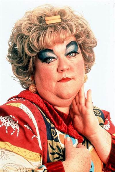 molls's tweet image. What do Mimi from The Drew Carey Show and The Gen Z Stare have in common?
They’re both the topics of this week’s episode of Halfsies! Two friends, two topics, one podcast. Listen now:
podcasts.apple.com/us/podcast/tre…