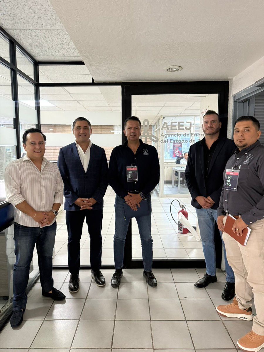 SEDESJALISCO's tweet image. Seguimos trabajando para que todos los municipios de Jalisco tengan herramientas que les permitan crecer de forma sostenible.
Hoy entregamos a #Jamay su Diagnóstico de Eficiencia Energética. 🚀🌱
Gracias al presidente César Molina y a Enrique Rubio por liderar este esfuerzo.