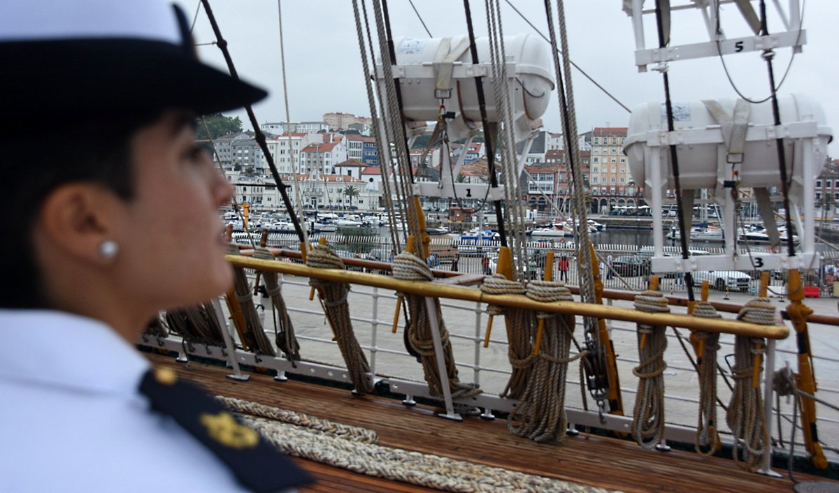 Armada_Arg's tweet image. La fragata ARA “Libertad” arribó a #Ferrol #España, luego de permanecer un día en la ría de Pontevedra, frente a la ciudad de Marín, donde una delegación 🇦🇷participó del acto de Entrega de Despachos de Trabajo en la Escuela Naval Militar de la @Armada_esp 
gacetamarinera.com.ar/nota/1449?titl…