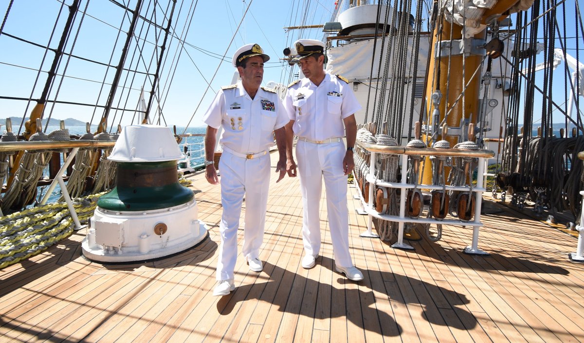 Armada_Arg's tweet image. La fragata ARA “Libertad” arribó a #Ferrol #España, luego de permanecer un día en la ría de Pontevedra, frente a la ciudad de Marín, donde una delegación 🇦🇷participó del acto de Entrega de Despachos de Trabajo en la Escuela Naval Militar de la @Armada_esp 
gacetamarinera.com.ar/nota/1449?titl…