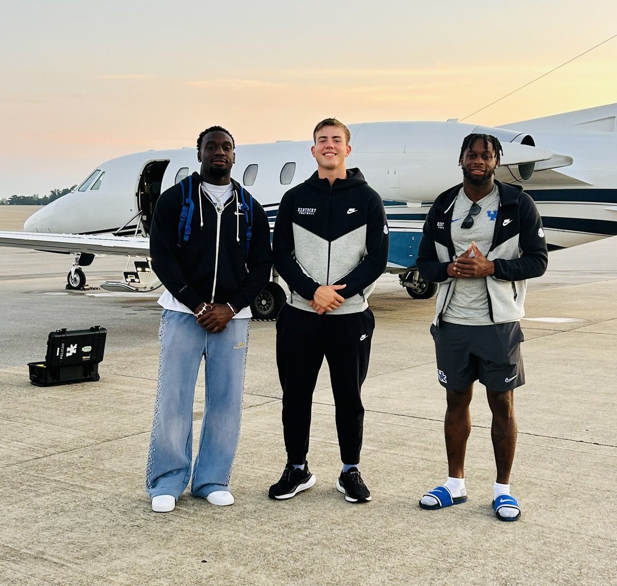 slax0's tweet image. We came, we conquered, we carried all the things and we loved every minute. So proud of @JKattus @Jordan_Lovett1 and @AlexAfari8! Awesome job! Thank you @SEC for another successful #SECMediaDays! #IJMM 💙🏈