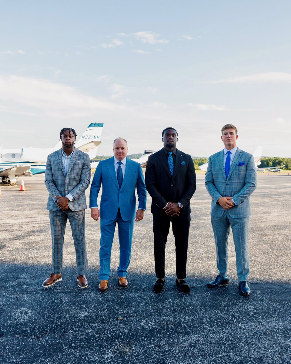 slax0's tweet image. We came, we conquered, we carried all the things and we loved every minute. So proud of @JKattus @Jordan_Lovett1 and @AlexAfari8! Awesome job! Thank you @SEC for another successful #SECMediaDays! #IJMM 💙🏈