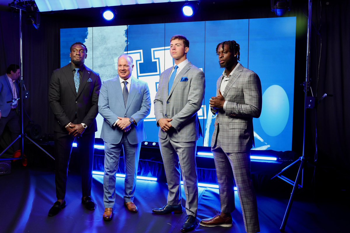 slax0's tweet image. We came, we conquered, we carried all the things and we loved every minute. So proud of @JKattus @Jordan_Lovett1 and @AlexAfari8! Awesome job! Thank you @SEC for another successful #SECMediaDays! #IJMM 💙🏈