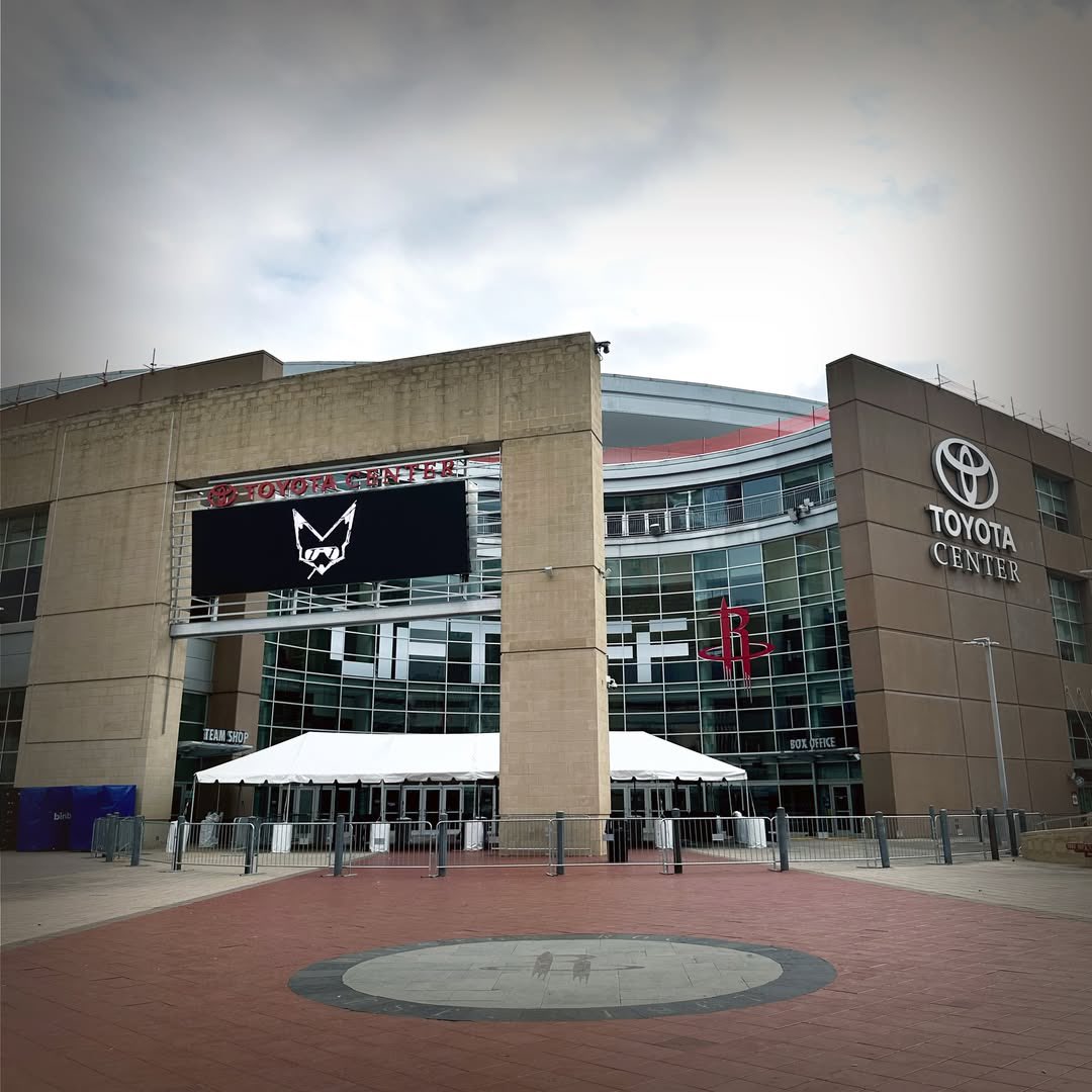 DAVIDO_STATS's tweet image. 🗓️: TONIGHT! 🕺🏿
🏟️: Toyota Center 
📍: Houston, Texas 🇺🇸 

#5iveAliveTour