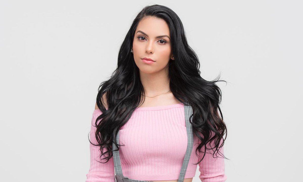 LatNove's tweet photo. 🇲🇽 MÉXICO

#MildredFeuchter confirmada como la co-protagonista de #MiRival https://t.co/6X4ZHTrldJ