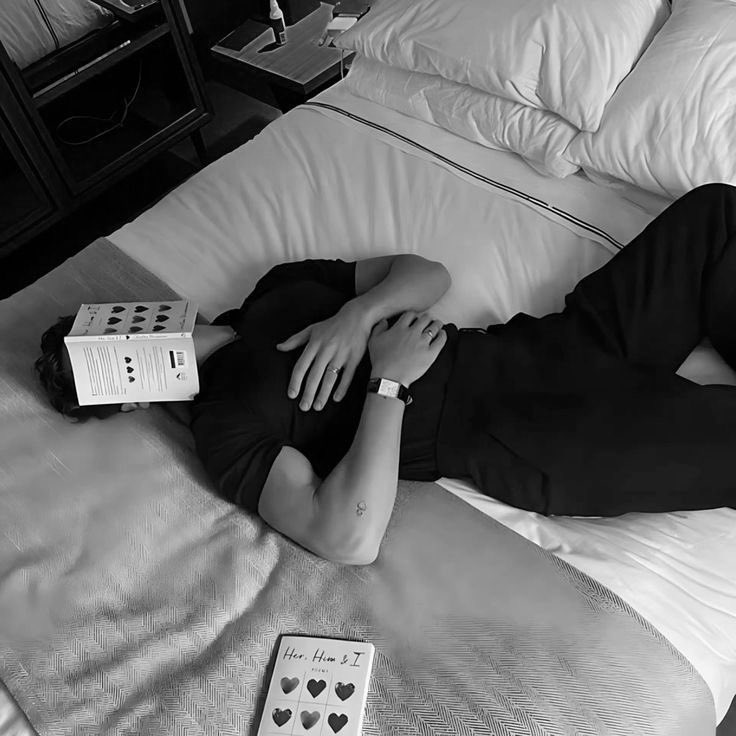 shadowisy's tweet image. 𝖦𝗈𝖽𝗉𝖺𝗋𝖾𝗇𝗍𝗌 • 𝖠𝖴 𝖦𝗐𝗒𝗇𝗋𝗂𝖾𝗅

Onde Gwyn e Azriel são escolhidos a ser padrinhos do baby que Nestha e Cassian esperam mas existe um porém, os dois não vão nenhum pouco com a cara um do outro.

Sera que esse bebe é capaz de trazer uma certa harmonia?