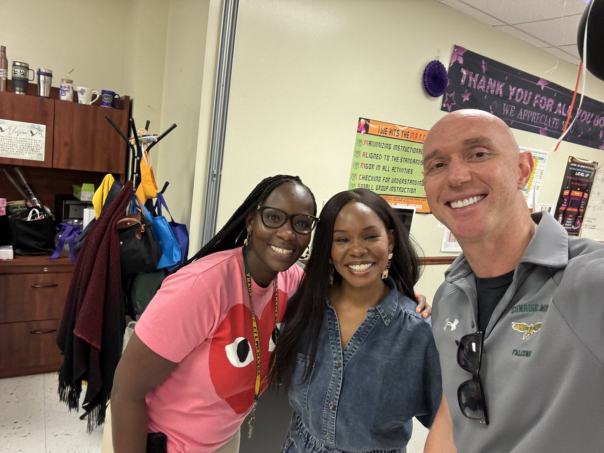 AtwoodPrincipal's tweet image. This morning,I stopped by @TradewindsES to see @SunriseFalcons Intern Principal @Ms_AAustin on her final day of her Summer School internship. Thank you Dr. @PelieTWE for supporting Ms. Austin as she continues to learn and grow in her Leadership journey! @HalehDarbar @BCPSCentral