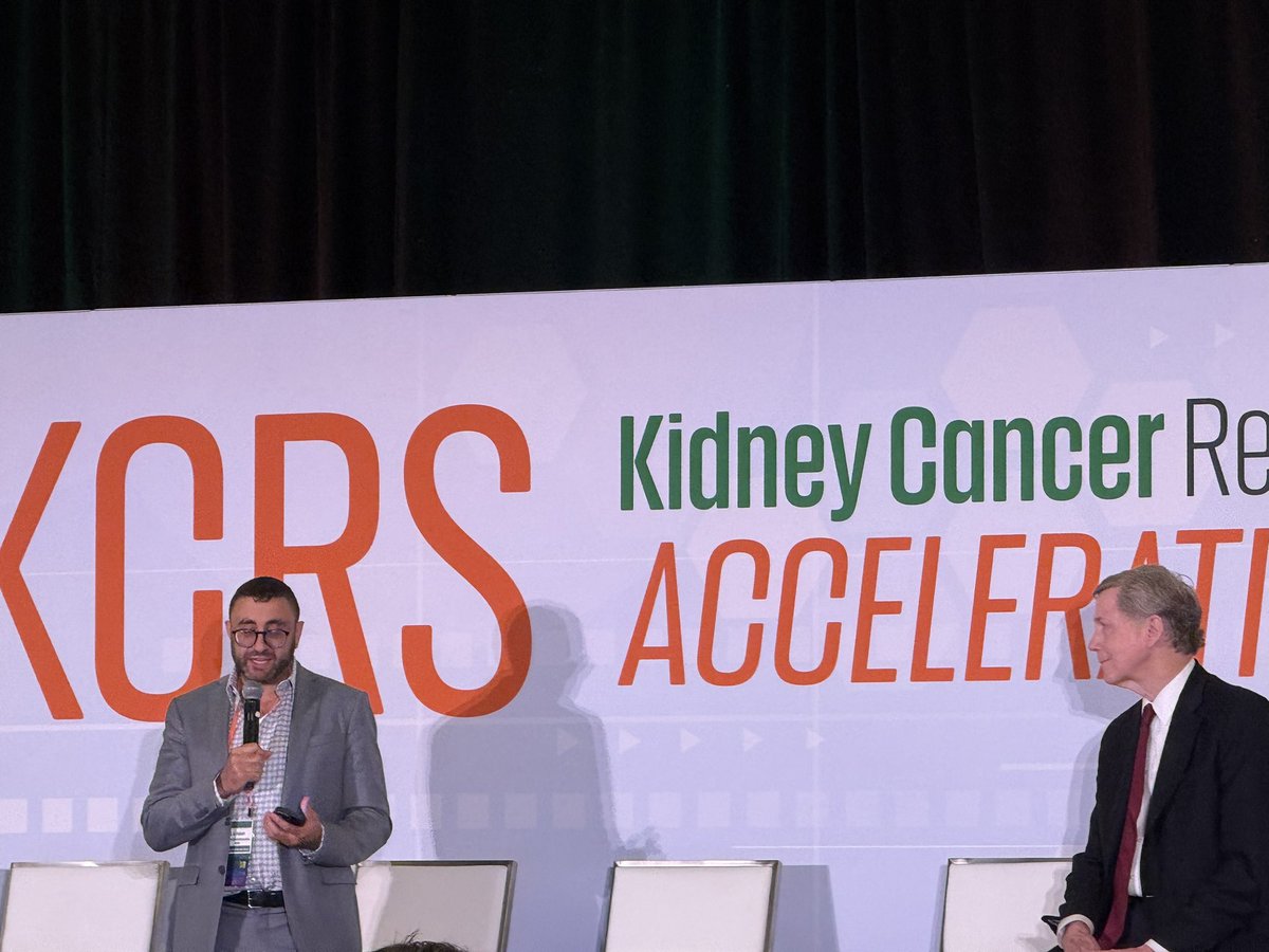 markballmd's tweet image. Congratulation to Dr. Marston Linehan on receiving the inaugural Kidney Cancer Hall of Fame award from @kidneycan at #KCRS25. A mentor to many of us and an inspiration to all in the kidney cancer community.