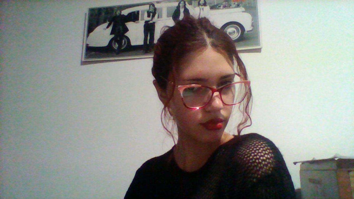 cuando te recetan lentes y no te queda otra q hacerte la linda con los beatles de fondo era re largo no