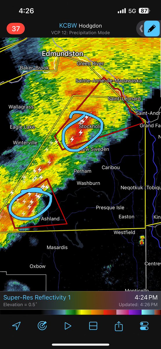 CC_StormWatch's tweet image. There’s two #tornado warned storms on the line over northern Maine. It’s over very sparsely populated areas but moving into somewhat more population. These could spin a tornado up at any time. #MEwx