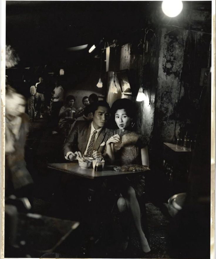 TheCinesthetic's tweet photo. Behind the scenes pic of 'In the Mood for Love' (2000) https://t.co/bapuO46S2O