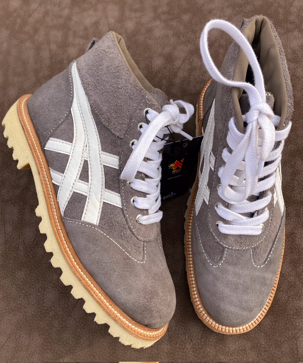 AaronDanjuma4's tweet image. My consistency in shoemaking is a testament to my passion and commitment .
I have honed my skills, refined my techniques and continue to push the boundaries of innovation.
Ensuring every pair meets the highest standard 🤭
#soludo #unimaid #borno #PresidentTrump
