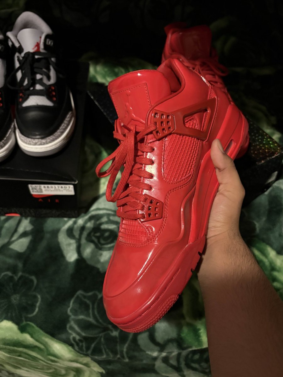 ohsoleon's tweet image. new leon shoes pick up: Jordan 3 Retro OG Black Cement + Jordan 4 Retro11Lab4 Red. i wore the lab red's once (brand new) and the backtab fell off. i almost cried. but also its a shoe from 2015. whatever. the black cements are awesome. i should get the white cements next