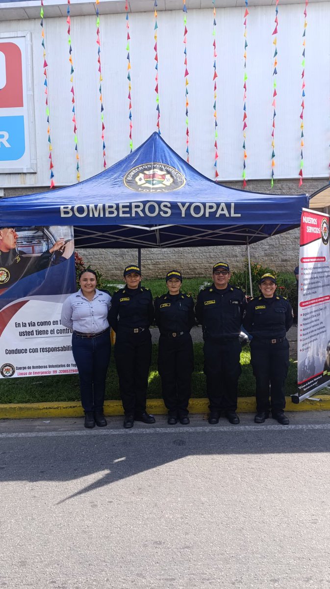 Desde el Cuerpo de Bomberos Voluntarios de Yopal nos sumamos a la estrategia #NosMovemosPorLaVida Participamos en el Punto Pedagógico para Motociclistas, hablando de prevención, casco y licencia vigente. ¡Cada decisión salva vidas! Línea 125 disponible 24/7. #SeguridadVial