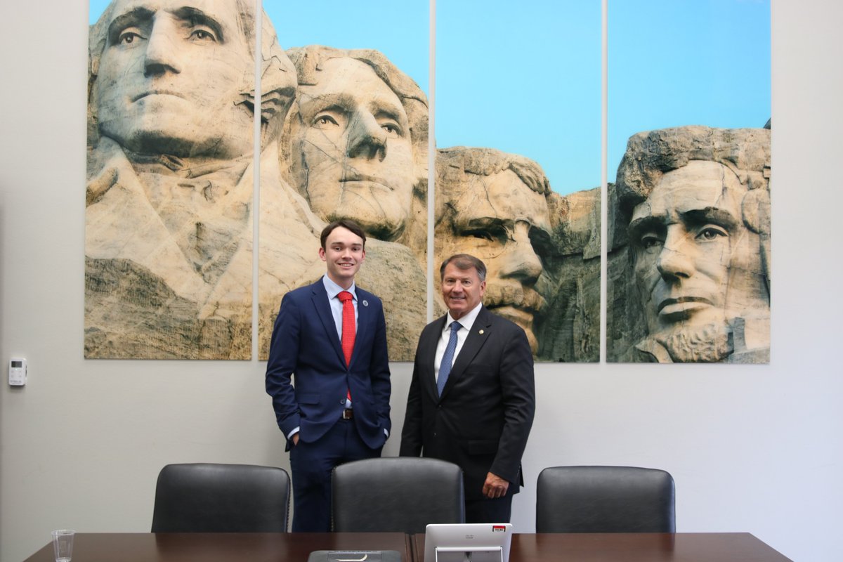 SenatorRounds's tweet image. Great to see Griffin, a previous intern in our office, and a student representative for the South Dakota Board of Regents. We are proud of our work alongside them in getting MadLabs accredited for Dakota State University students.