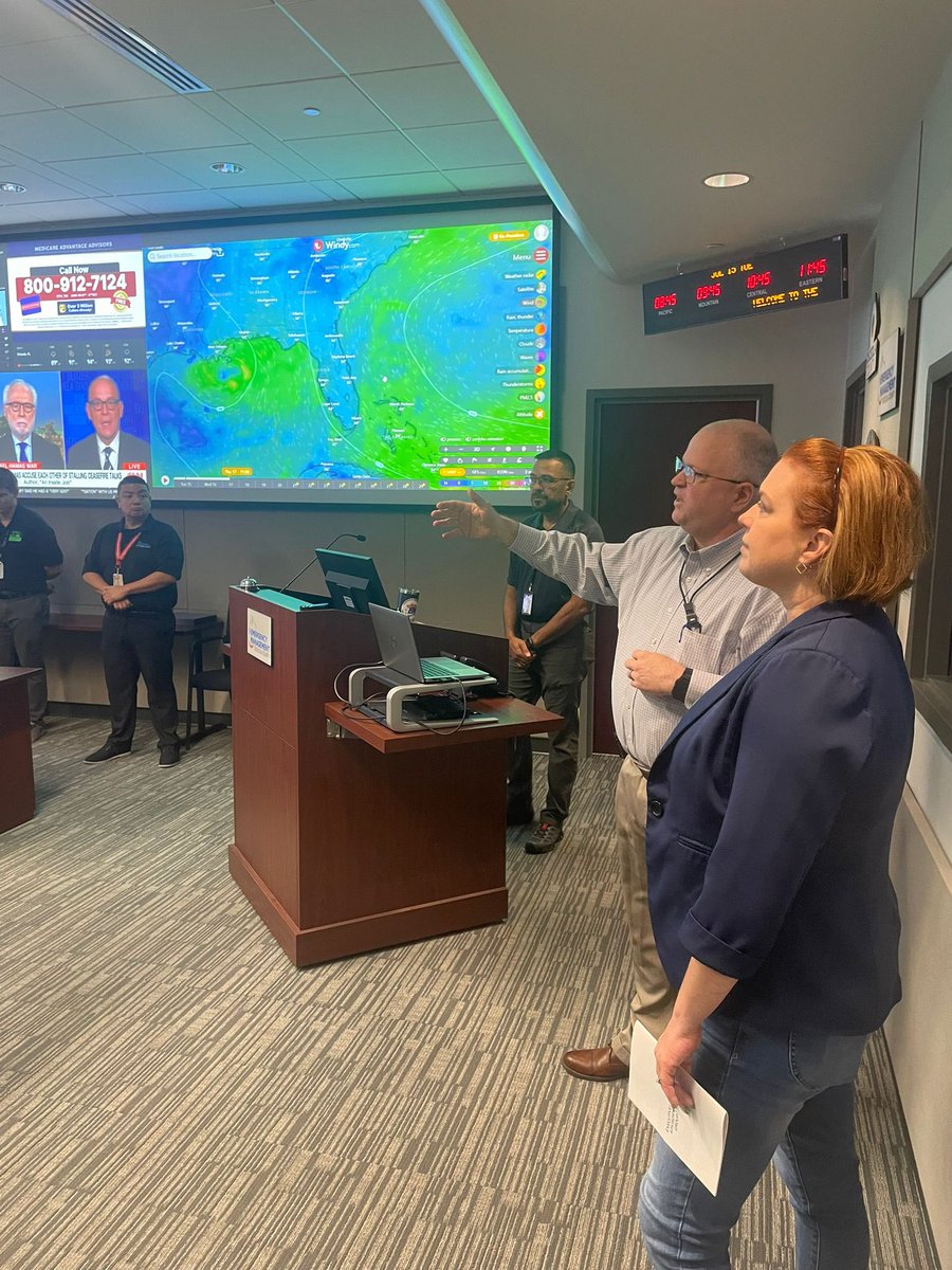 Arrington4Fl's tweet image. 📍I visited Osceola County Office of Emergency Management for an insightful tour of their operations center. 🚨 It was a great opportunity to learn more about the critical work they do to keep our community safe and prepared during emergencies. Thank you to their dedicated team…